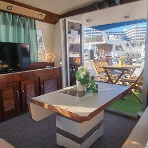 beautiful-and-comfy-boat-in-barcelona.catalonia-hotels.com/